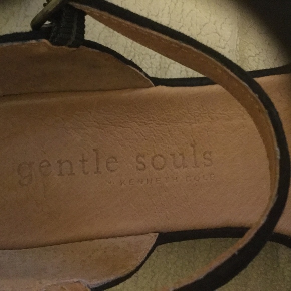 GENTLE SOLES BLACK SUEDE SHOE - Picture 3 of 4